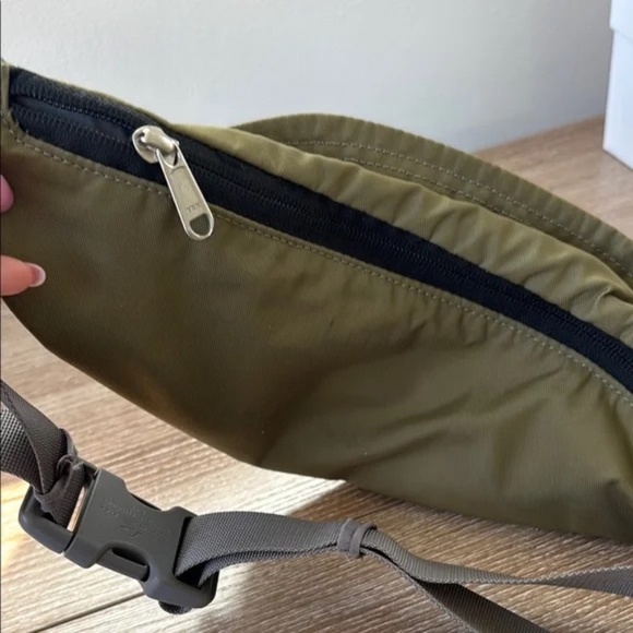 The North Face Olive Waist Bag - Picture 11 of 11